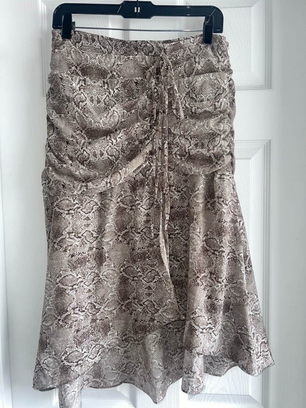 Flirty Walter Baker Snake-Print Midi Skirt with Ruched Front Waist30” Length30”